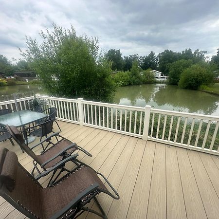 Luxury Lakeside Lodge L2 With Hot Tub Situated At Tattershall Lakes Country Park Zewnętrze zdjęcie