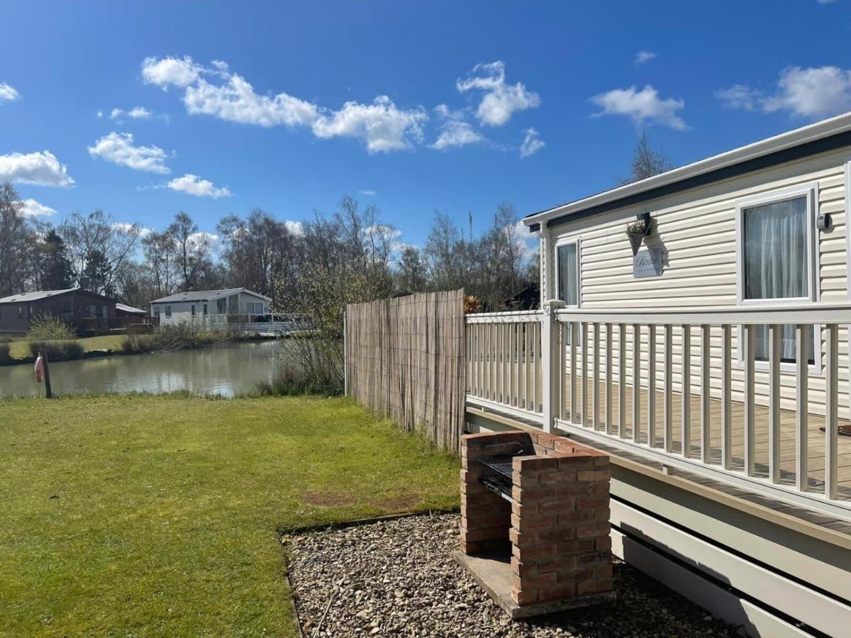 Luxury Lakeside Lodge L2 With Hot Tub Situated At Tattershall Lakes Country Park Zewnętrze zdjęcie