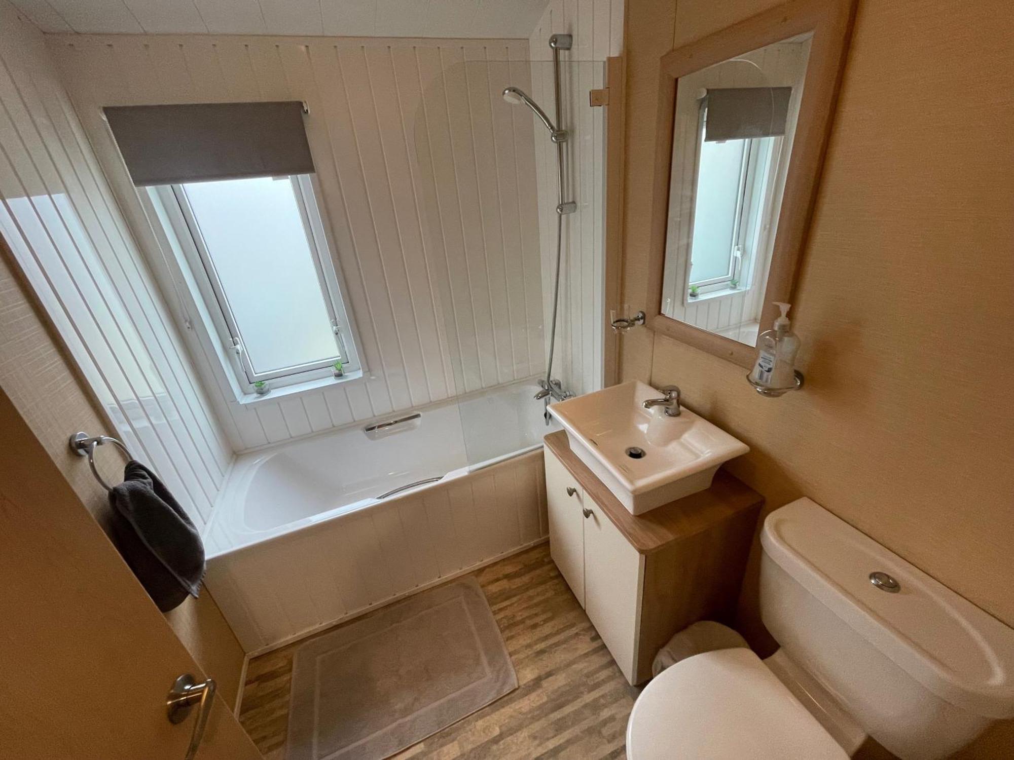 Luxury Lakeside Lodge L2 With Hot Tub Situated At Tattershall Lakes Country Park Zewnętrze zdjęcie