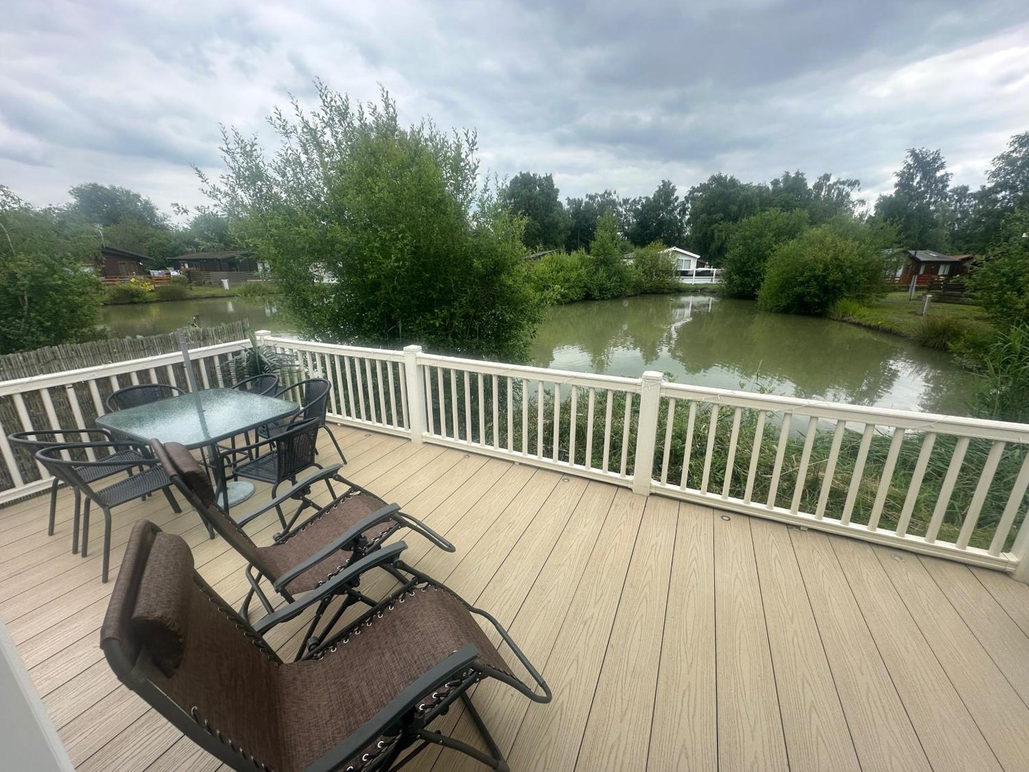 Luxury Lakeside Lodge L2 With Hot Tub Situated At Tattershall Lakes Country Park Zewnętrze zdjęcie